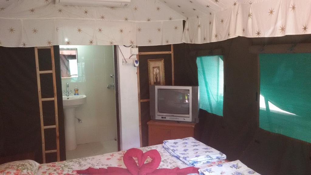 Hotel Sukhsadan Дехрадун Номер фото