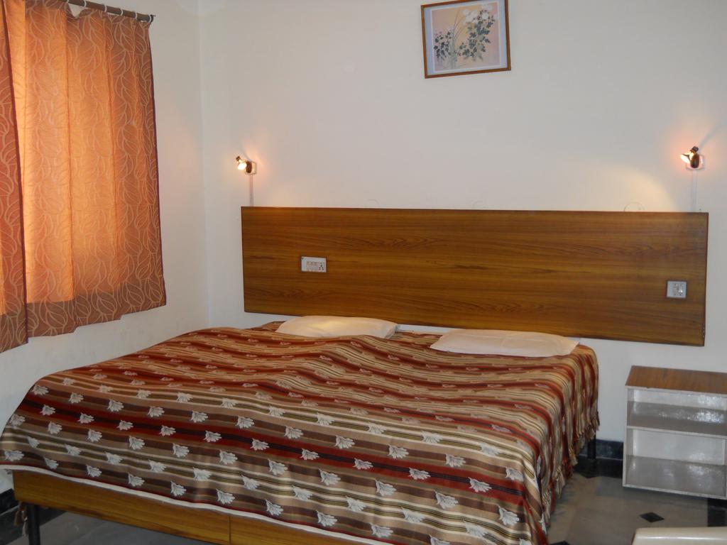 Hotel Sukhsadan Дехрадун Номер фото