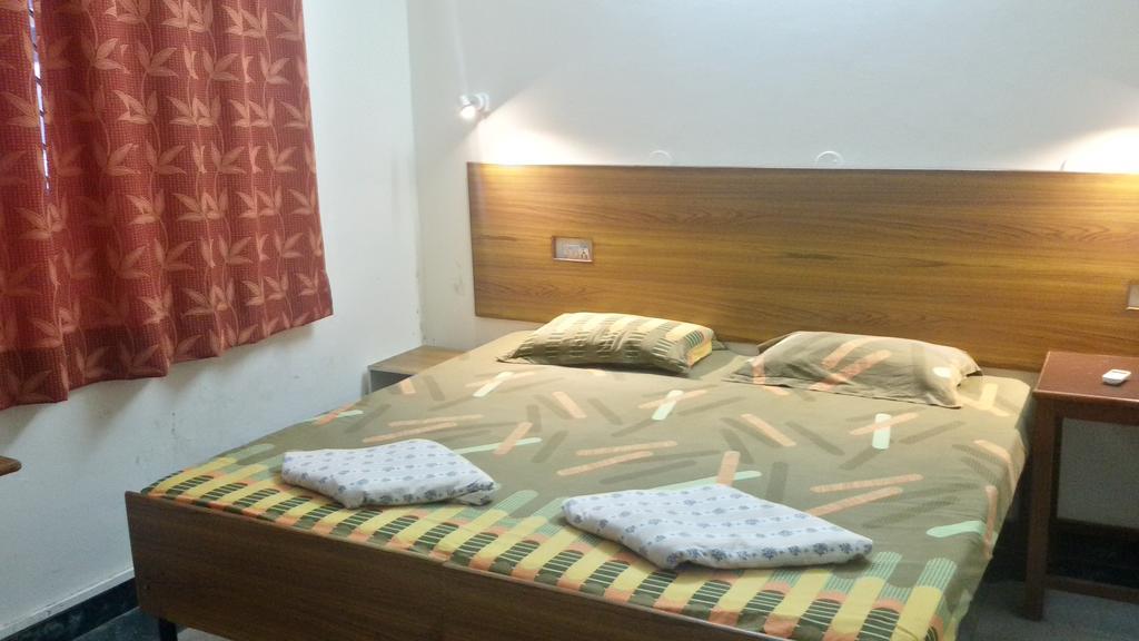 Hotel Sukhsadan Дехрадун Номер фото
